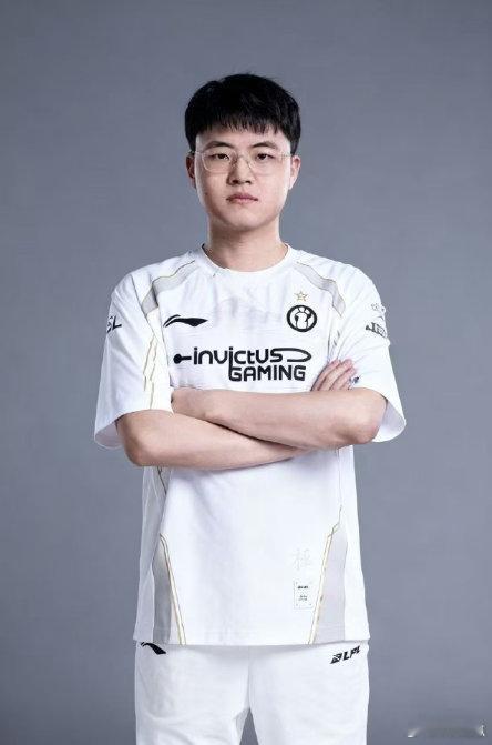 理性讨论，如果Uzi复出，JKL休息，是不是JKL要避UZI锋芒？毕竟18年JK