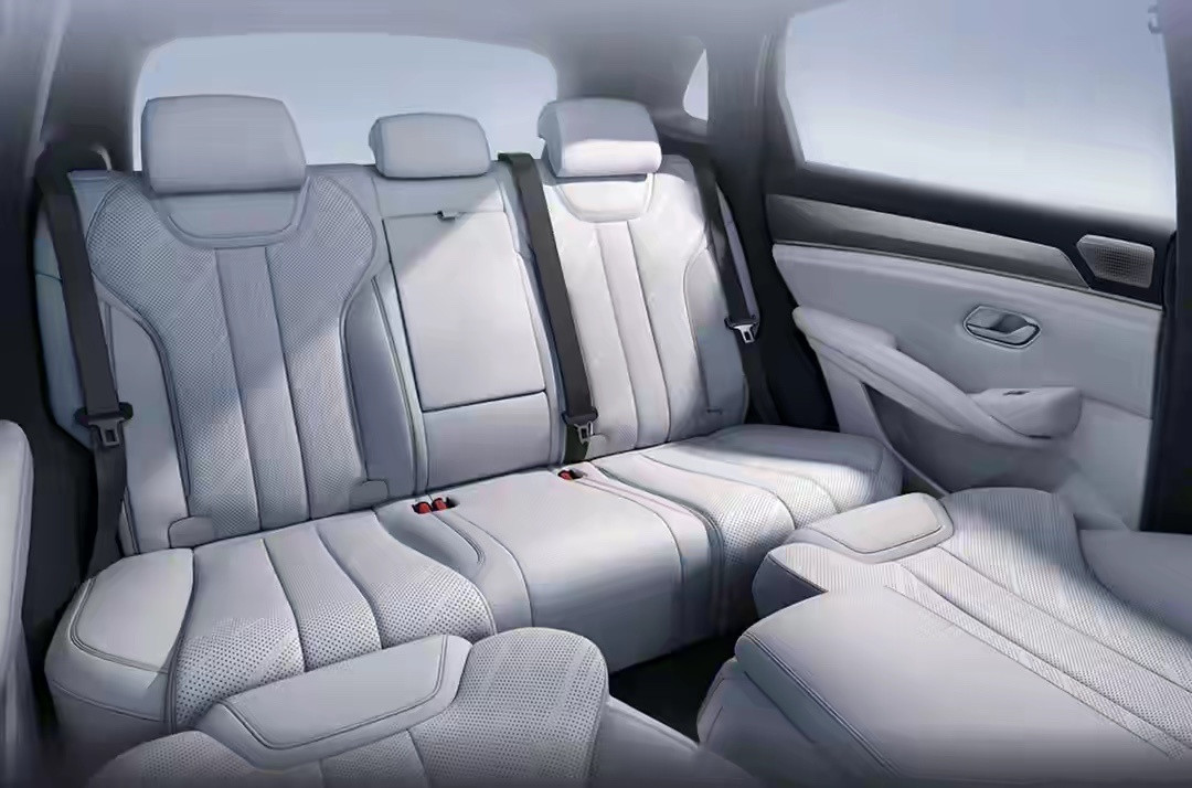 比亚迪这次是真的懂用户了！宋UltraEV内饰一亮相，直接把“家用”和“科技感