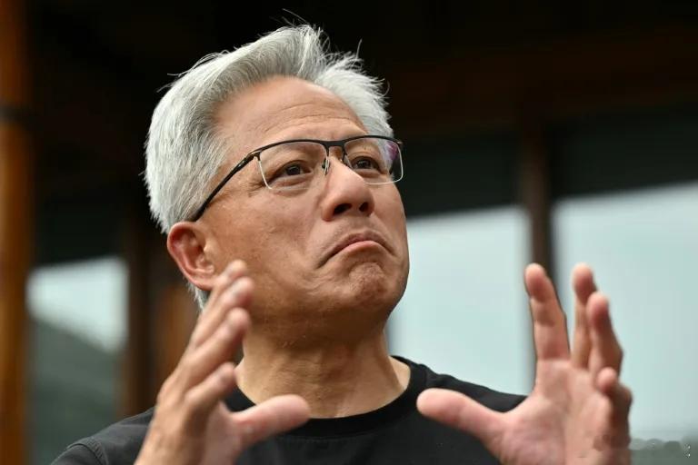 【黄仁勋表示将竭尽全力服务中国市场】（法新社）英伟达首席执行官黄仁勋周三表示，在