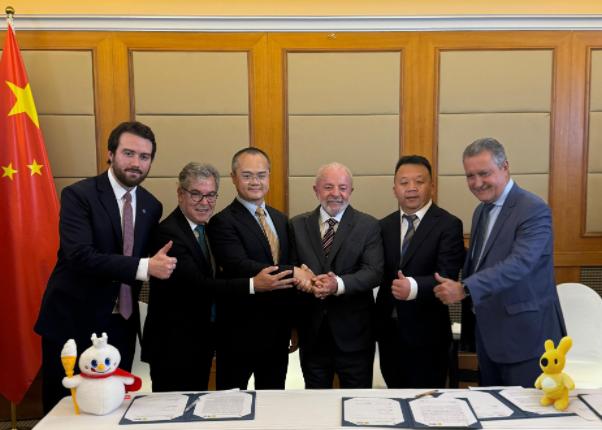 中美握手后，30多国齐聚北京，其中有两国领导人，对华表述不一般