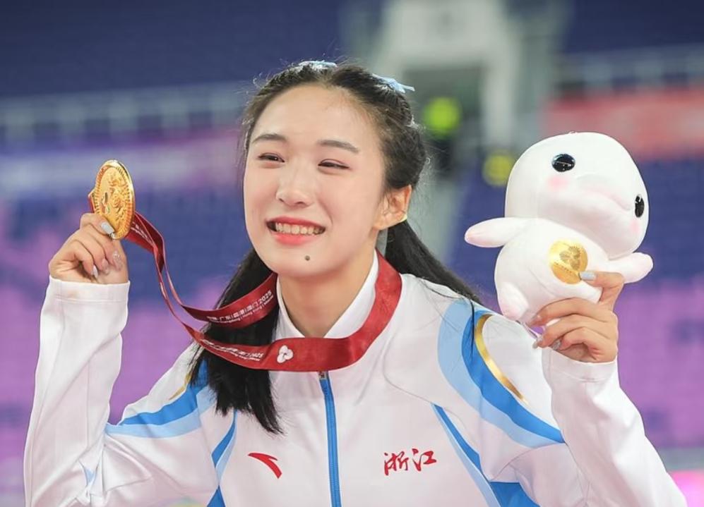 我有一种预感，这次亚运会结束之后，中国体坛的超级王牌可能就要提前易主了。17岁，