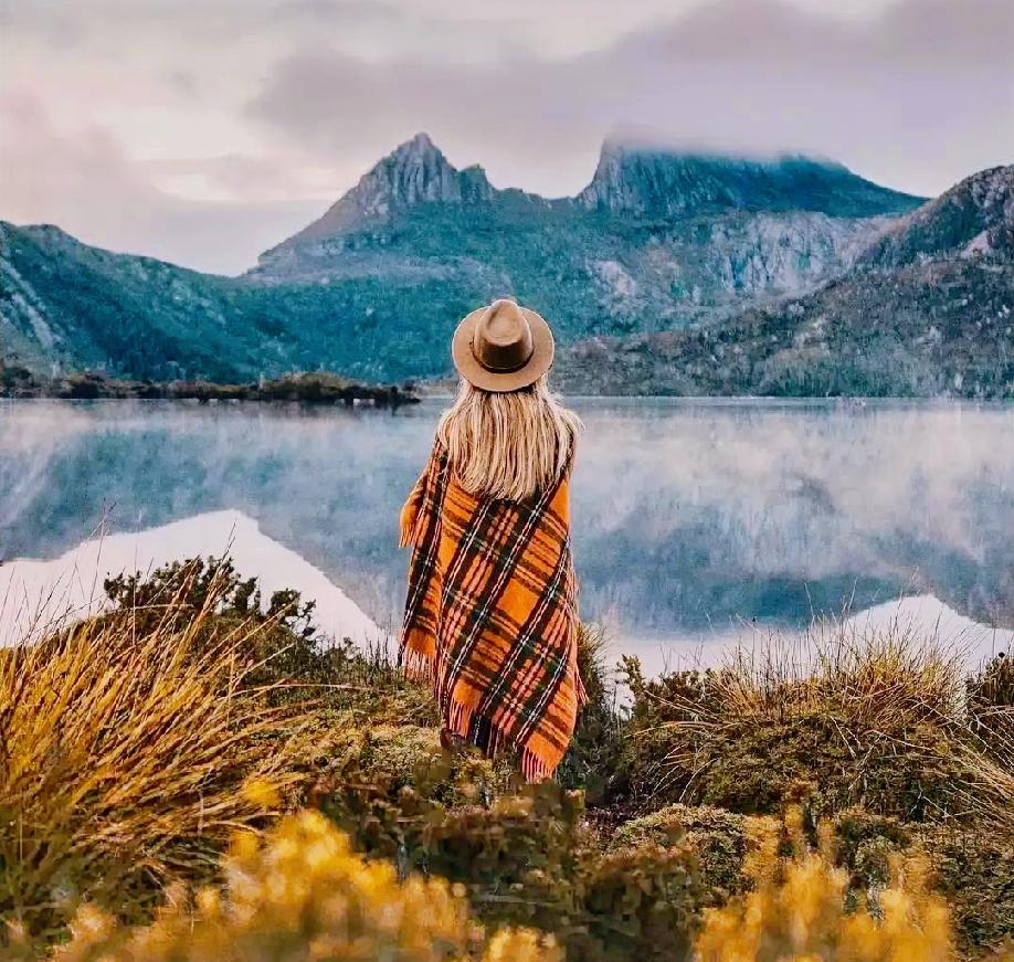 杨绛先生：“上苍不会让所有幸福集中到某个人身上，得到了爱情未必拥有金钱；拥有金