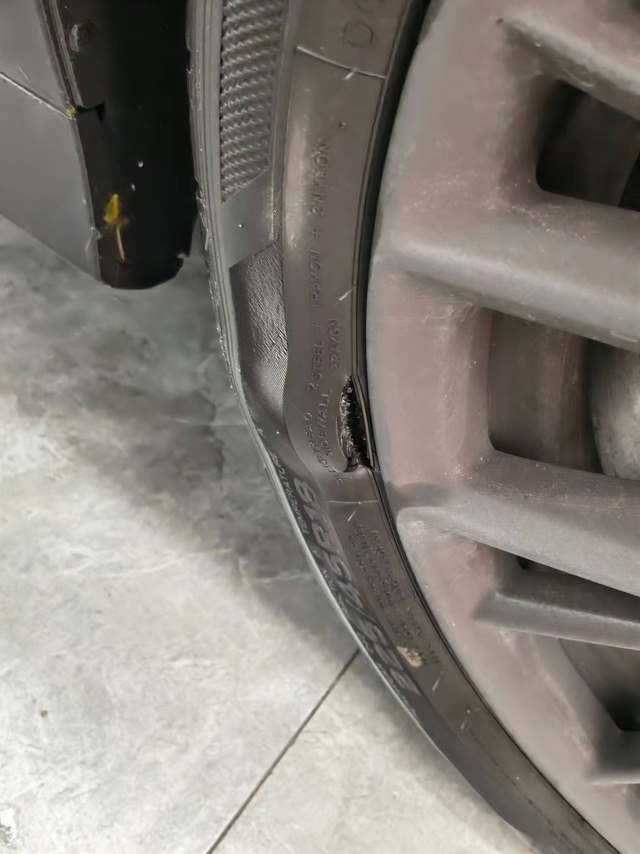 终于轮到我了之前看很多车友说防爆胎容易爆，还以为我的这个比较耐用应该是上周过