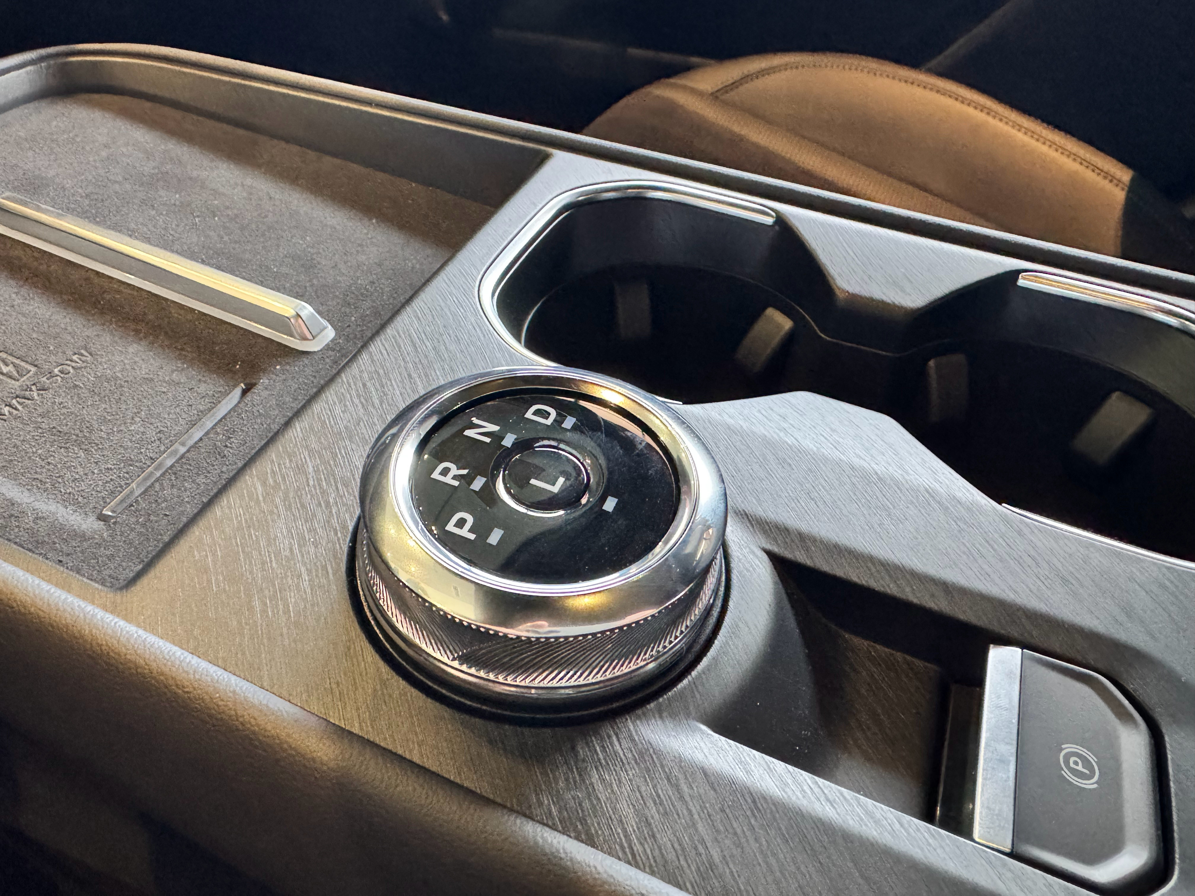 福特蒙迪欧，之前三宝之一，现在也是惨淡的不行，最低配1.5T车型裸车价都能做到1