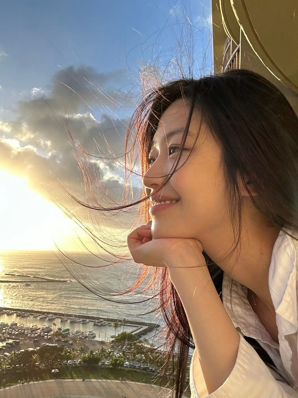 谁来懂一下向涵之的长相和气质清冷带着文艺松弛又自信