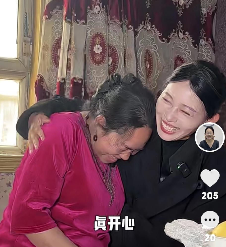 偶遇新疆维吾尔族的一个妇女，为了卖一块玉石，得到的2万一千元均分给三个孙子笑得竟