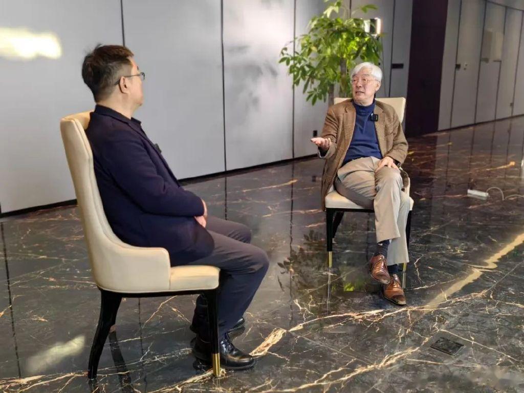 时代面孔专访黄江南: 当工业吸不动就业, 中国出路在哪?