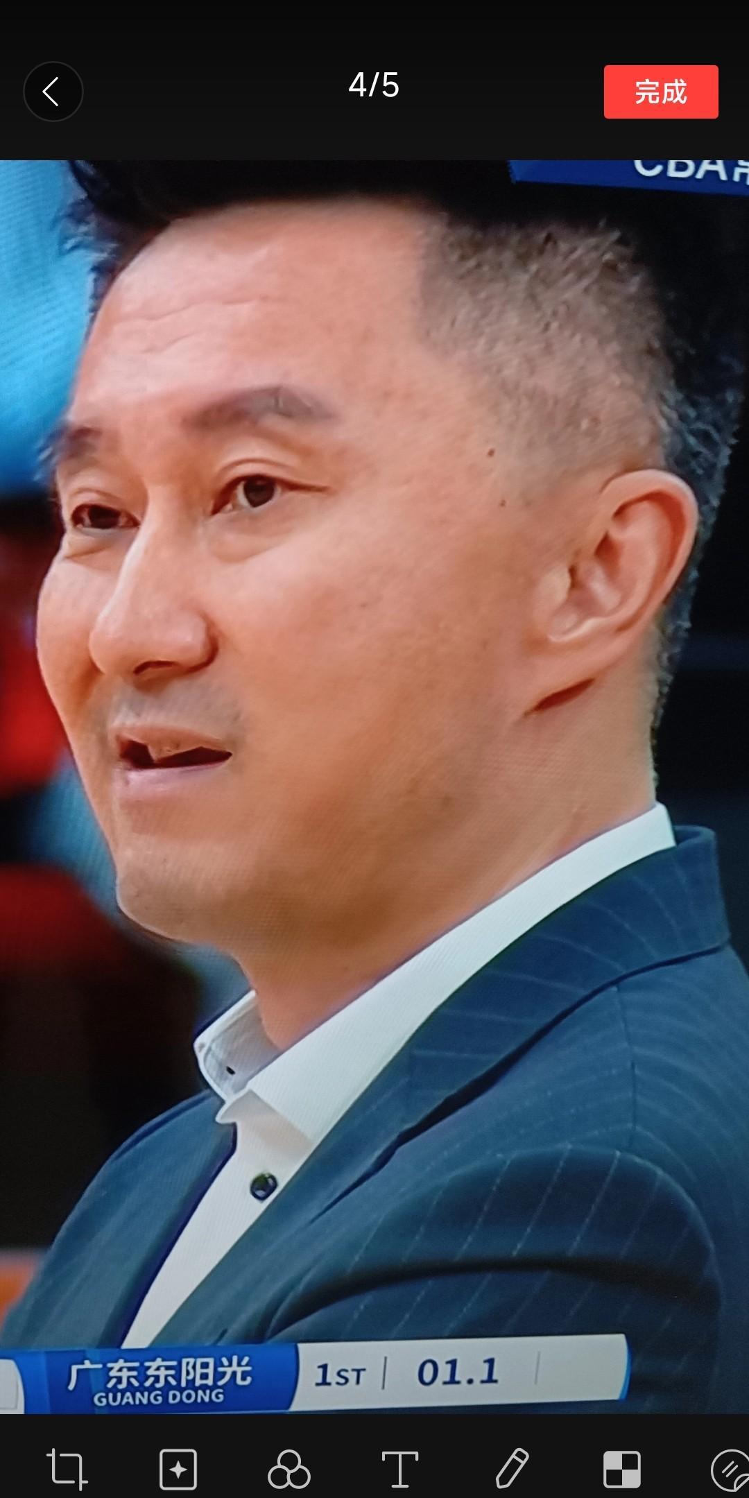 补回来了！过去联赛里，五上五下换人，让杜峰，让广东男篮出了太多洋相，杜峰整整憋了