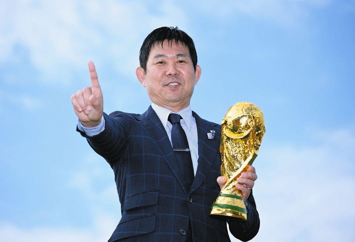 日本足球让我们“羡慕嫉妒恨”4：0大胜突尼斯，世界杯小组赛出线在即，日本队所表