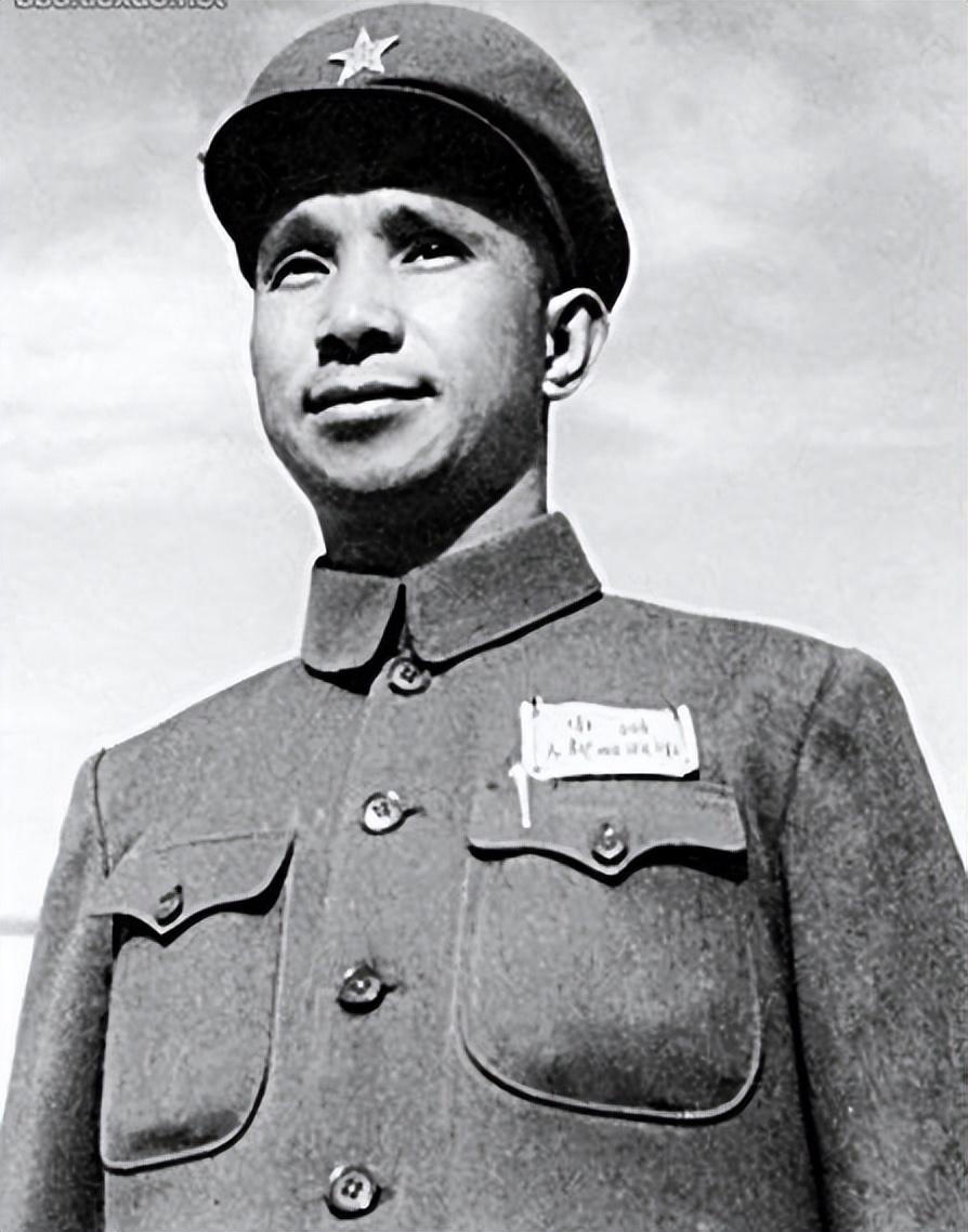 1945年，粟裕正为一仗难打的硬仗急得团团转。敌方兵力是我方的5倍，却死守阵地不