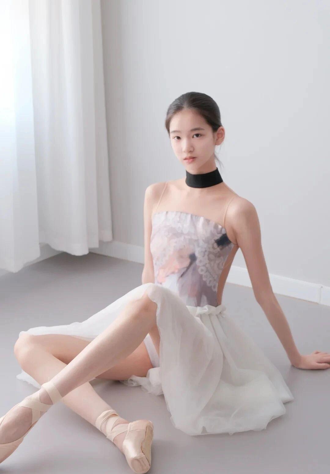 当裙摆轻轻扬起，才明白所有默默坚持，都藏着独属于自己的浪漫❤️‍🔥