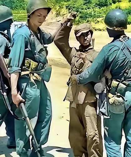 身陷敌营，他用一把大刀守住军人气节1951年，朝鲜战场上，一个志愿军小战士
