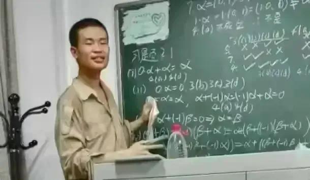 原来韦东奕，在北大干了六年，只是助教，甚至连讲师都不是，更别说教授了，如果没有科