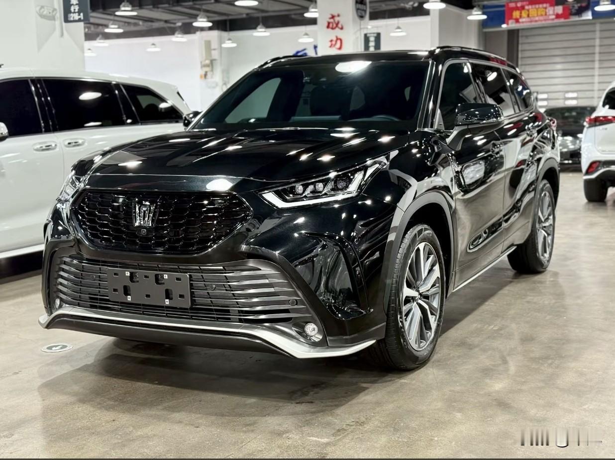 朋友问我皇冠陆放贵不贵？值不值？我刚研究完，真相让人意外！这车现在优惠大到离