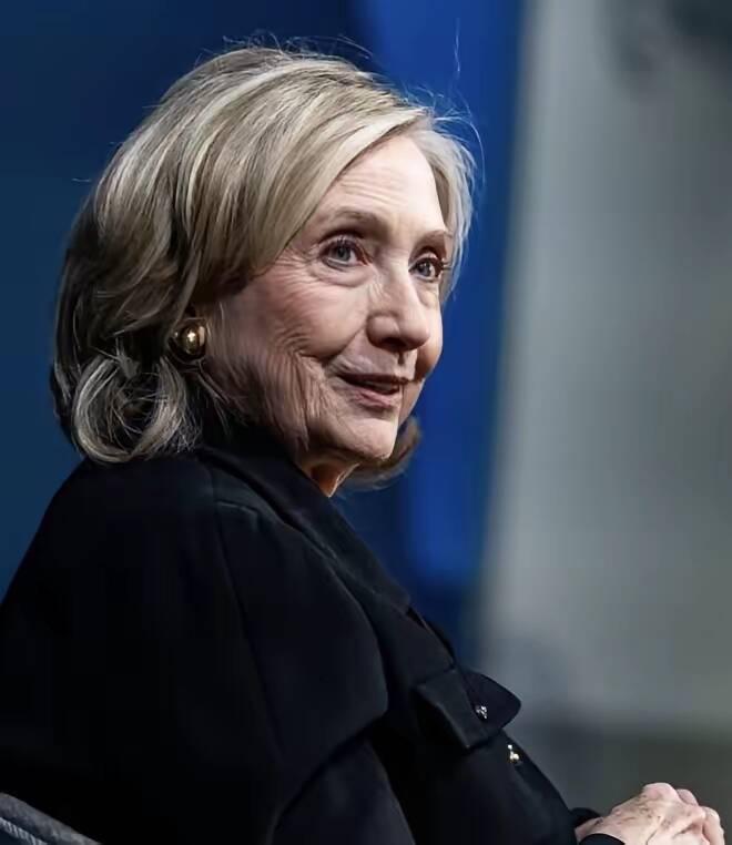 2月14号，慕尼黑安全会议上，来了个特别的客人。78岁的希拉里·克林顿，往台上