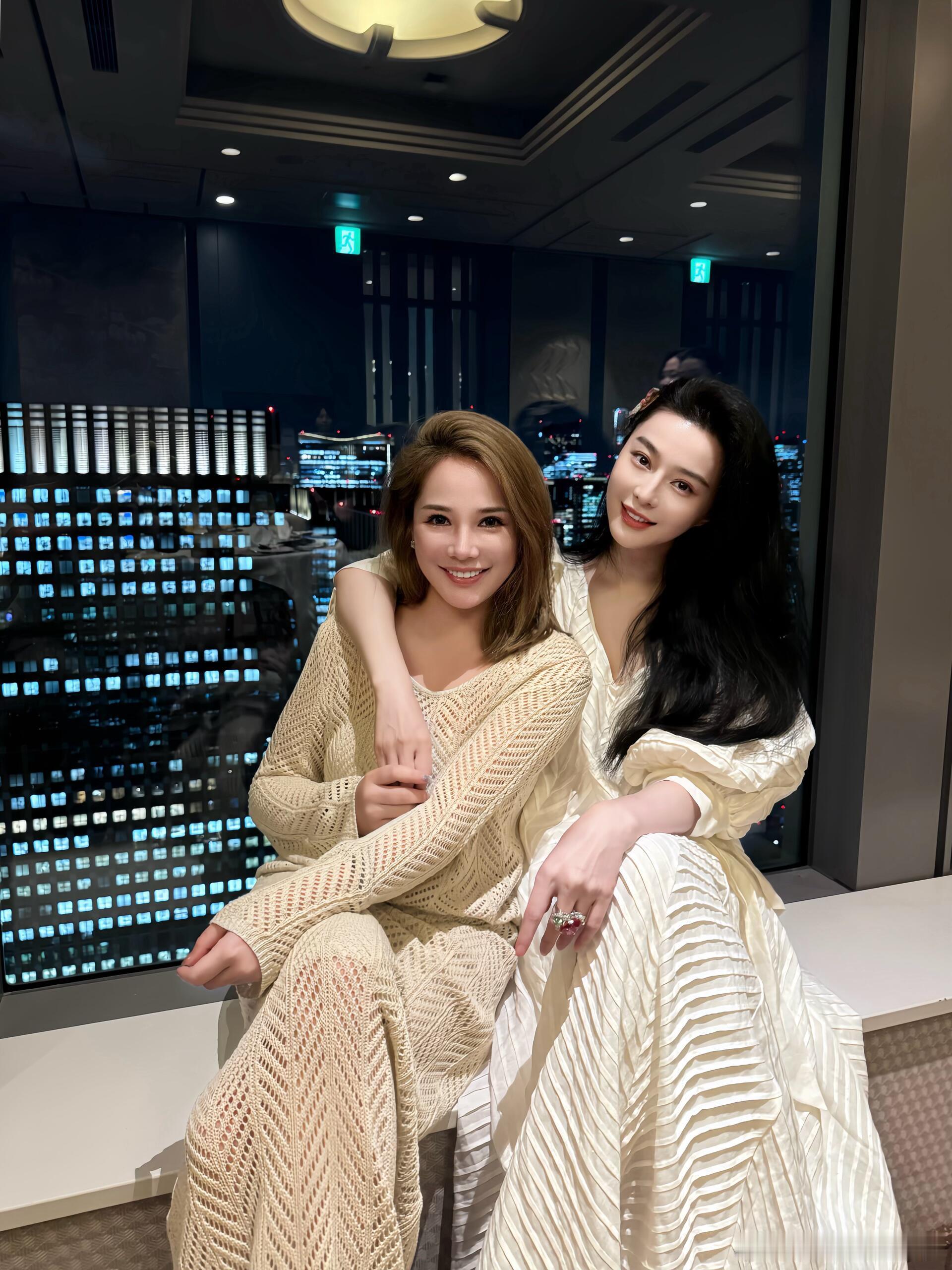 🔒跟传美女士和朋友的庆生照，一家子都是年轻基因​​​