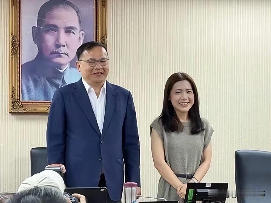 国民党立委徐巧芯女士在蓝营团队中扮演的角色一直是一个很难解开的谜团，尤其是团队在