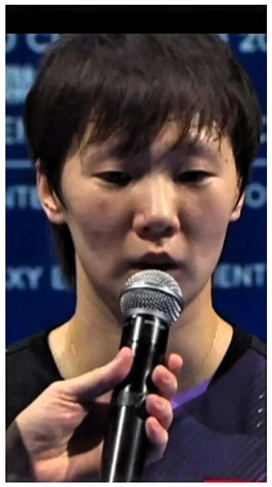 拼尽了全力，却只捧个亚军回去，换作常人心里那道坎能轻易过去吗？王曼昱拼尽全力