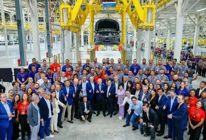 比亚迪在巴西的工厂，刚被两个国家疯抢10万辆车！ 就在近期，比亚迪在巴西正式