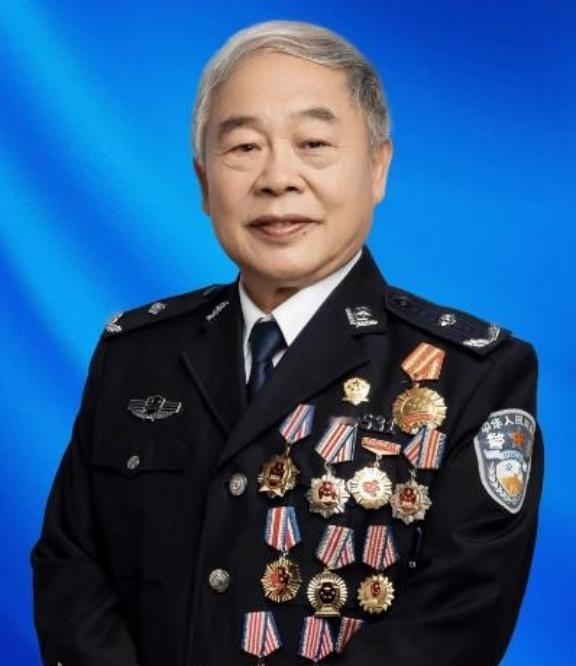 1998年，河南郏县一位卖牛肉发了财的个体户，新买了一辆桑塔纳，正当他开车出去兜