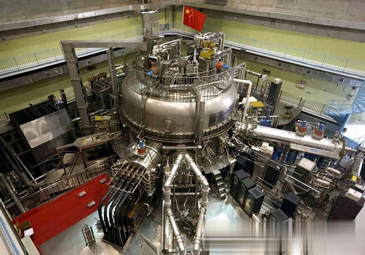 如果有一种方式，能让人类彻底摆脱能源拮据的困扰，那就是可控核聚变。但在这个领域，