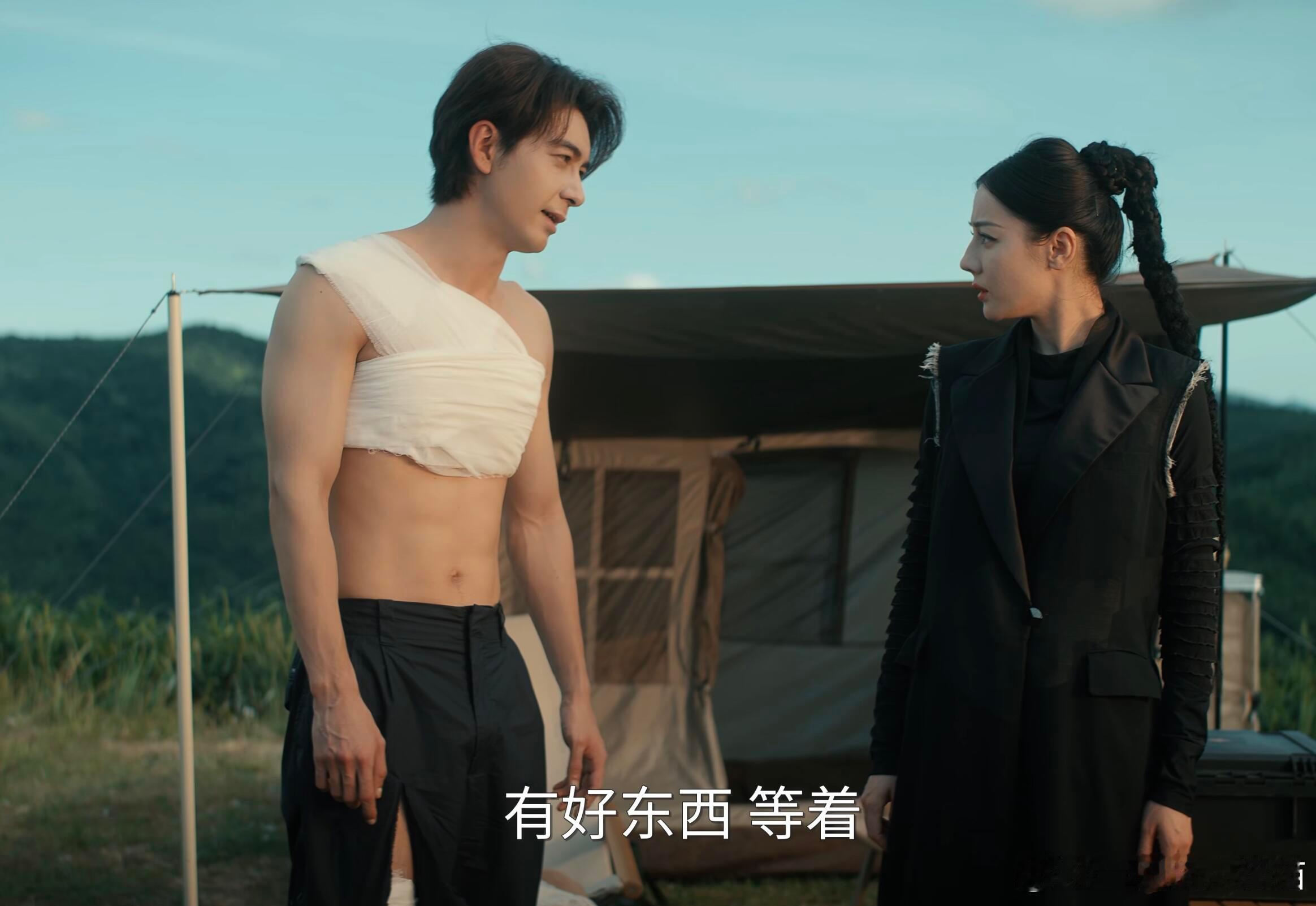 腹肌果然不对称哈哈哈哈记得陈星旭之前好像说过腹肌只有5块果然啊哈哈哈哈对称的看多