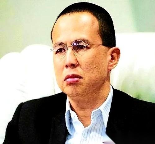 李泽楷，59岁，连续四年零绯闻。这事儿放以前，比听说他爹把公司送我了还离谱。