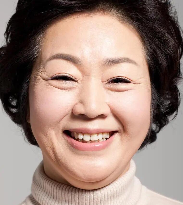 我今年82岁，每月退休金1580元。八年前，儿子儿媳嫌我是累赘，以“住不开、没精