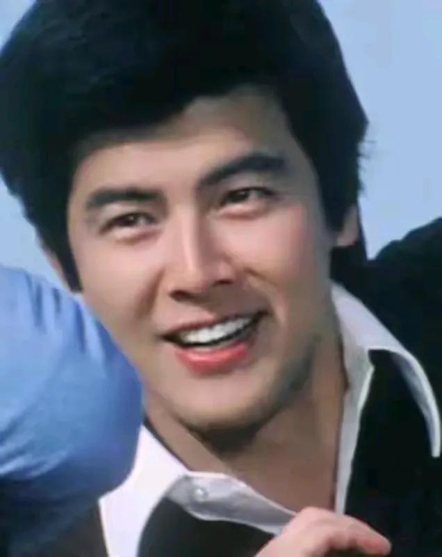 他算得上是美男子吗？太帅了，这颜值放在哪个年代都是帅哥一枚，他这样的颜值在日本是