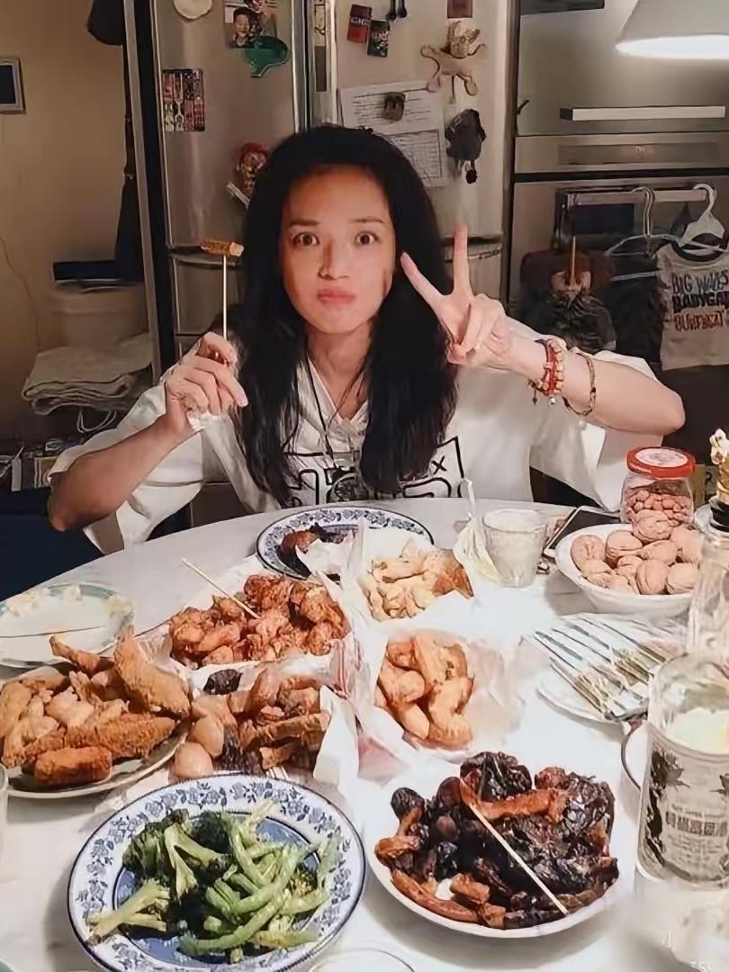 明星确实是没有办法，现在明星那么多，如果不好好管理自己，可能很快就被新人替代