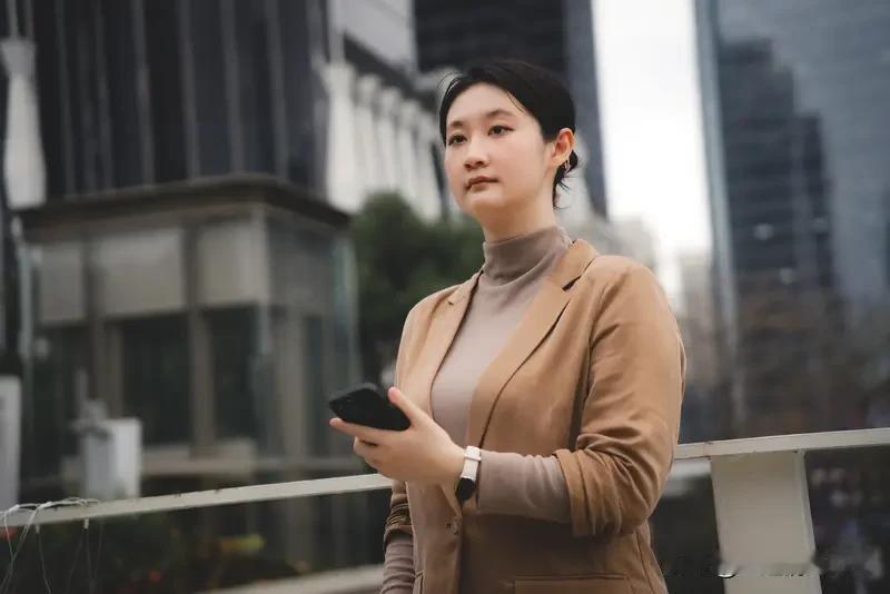 很多人好奇女性到多少岁会对男性完全失去兴趣，其实根本不存在一个绝对的年龄。有人觉