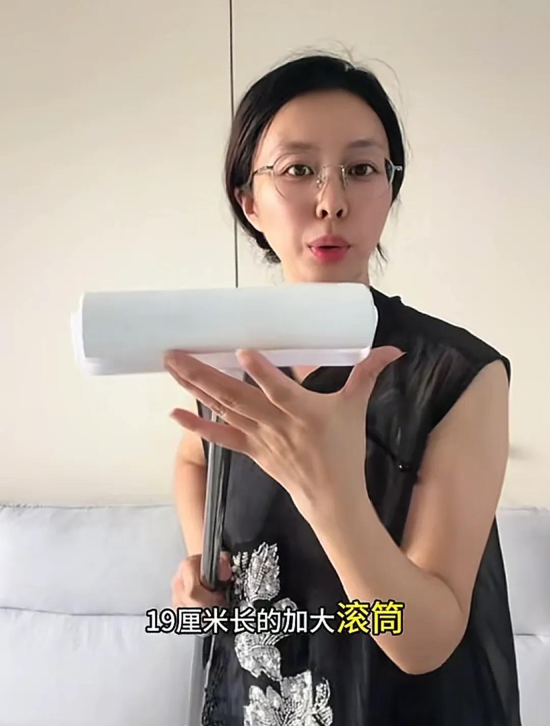 田静这是穿的谁的衣服呀，看起来十分的古朴，婆婆类穿的衣服！田蜜蜜都说她静姐适合