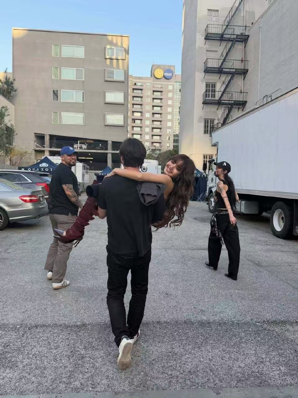 LV三公子和Lisa疑似分手早就分手了世界杯就是lv三公子给Lisa的分手礼物