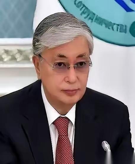 手握石油稀土坐拥地缘优势，小国玩平衡外交，最后两头落空不少人都觉得哈萨克斯