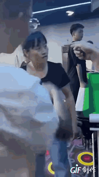 我的好奇心成功被吊起来了，有人知道是怎么回事吗？