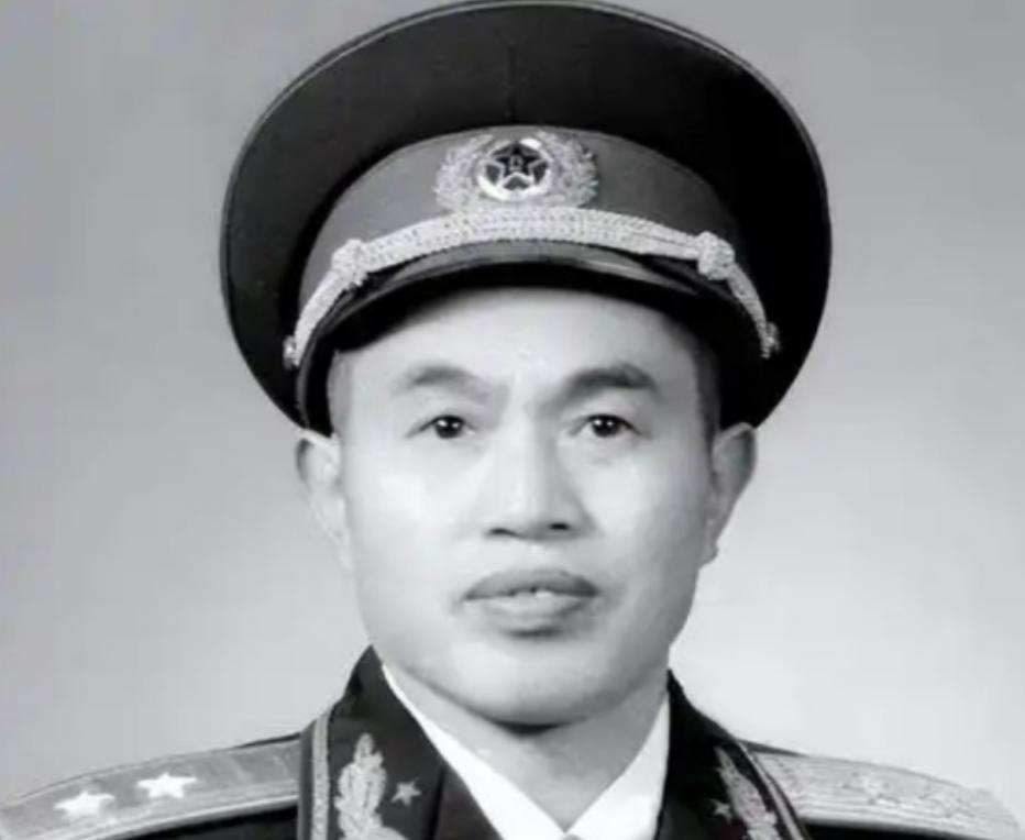 1940年，皮定均看上了女干部张烽，就让县长去说媒，张烽听说了县长的来意后，拒绝