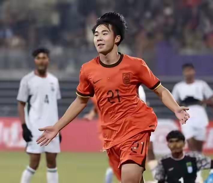 16岁帅惟浩身价爆涨到22.5万欧，在2025年12月9日德转的中乙球员身价更新