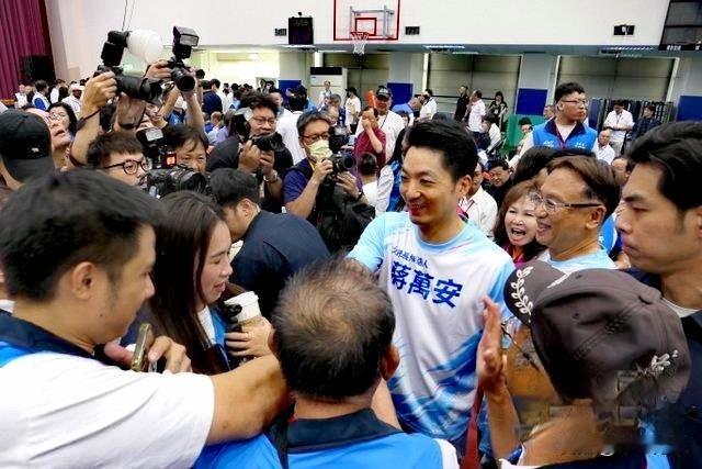 民进党侧翼青鸟发出恐吓：今晚凯道枪击蒋万安。赖清德这是害怕了？！据台媒报道，这