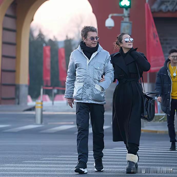 万万没有想到，女神的老公居然是一个老外，白瞎我看了十几年电视，现在才知道！[我想