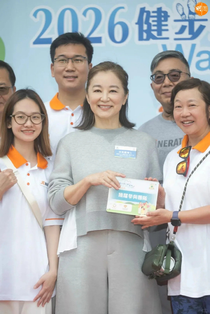 71岁林青霞状态71岁林青霞近日参加活动，青霞姐姐中短发清爽亮相，状态相当不错