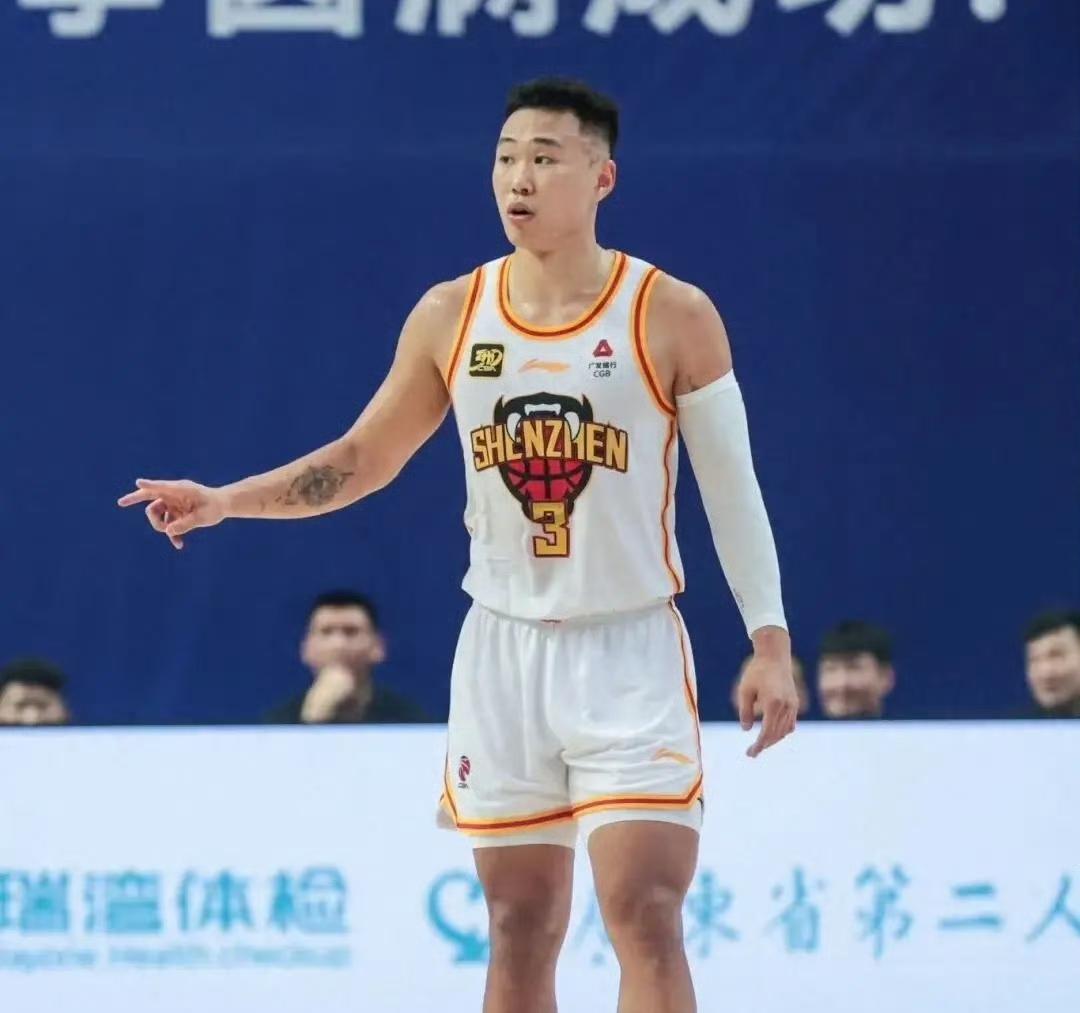 太精彩了，深圳93-险胜90辽宁，这3位球员赢球功不可没！1.贺希宁，今晚深