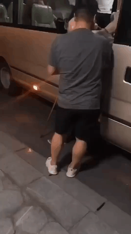 他就是中国核潜艇之父——黄旭华爷爷！如果你刷到，让我们向他致敬，送一朵花[玫瑰]​​​​中国正能量正