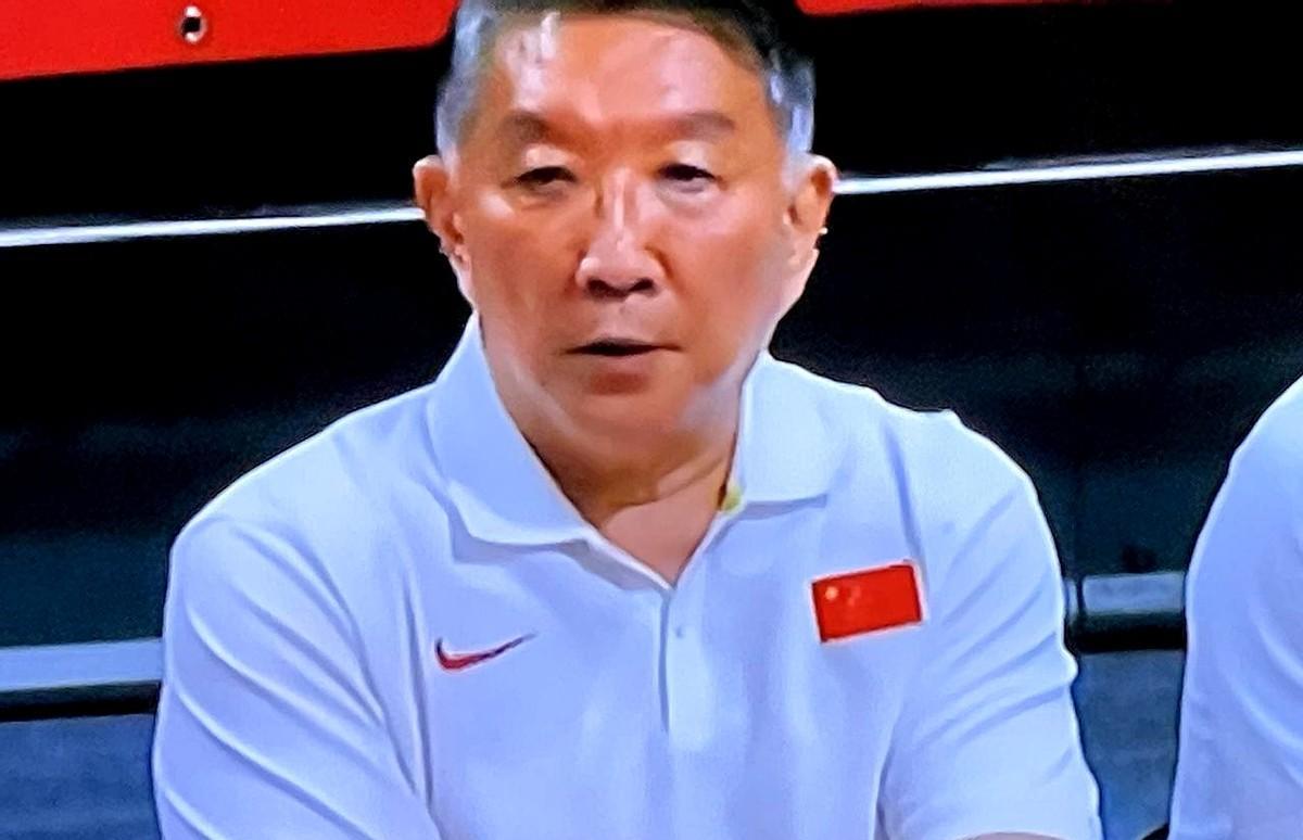 关键！三分钟逆转！美国队板凳刚坐下，我们姑娘已汗如雨下刷篮！李笋南留人在场，