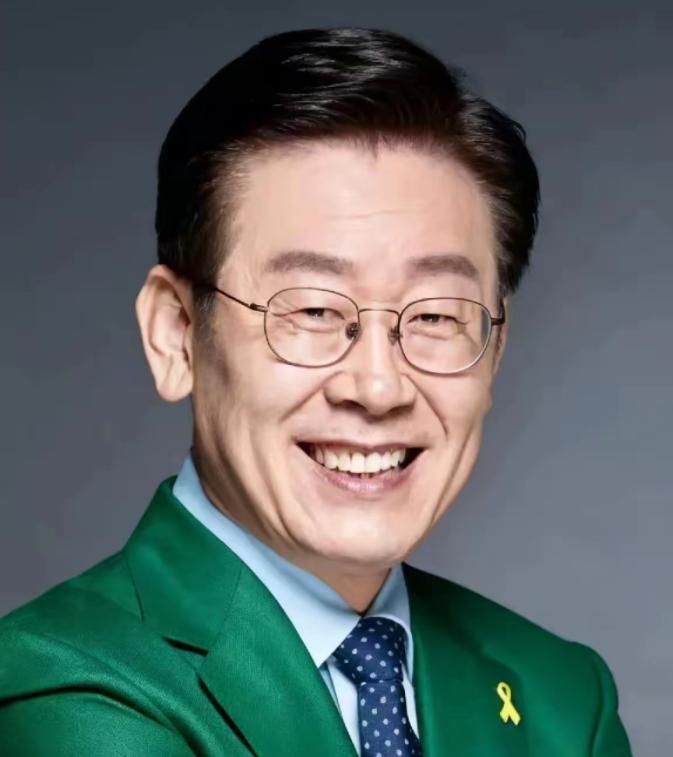 中方和韩国正式宣布了 11月3日，中国人民银行宣布与韩国银行续签双边本币互换