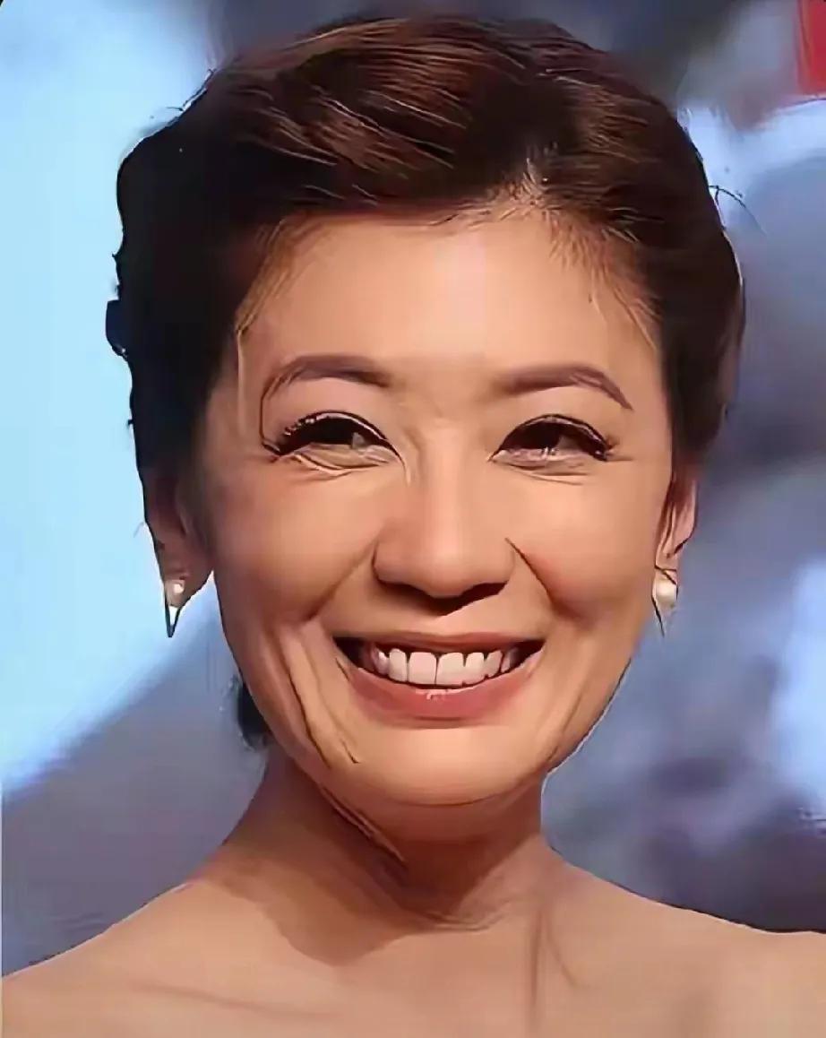 滤镜之下，明星皆神颜；滤镜一撤，真实大揭秘！贾静雯断崖式衰老，舒淇皱纹横生，李小