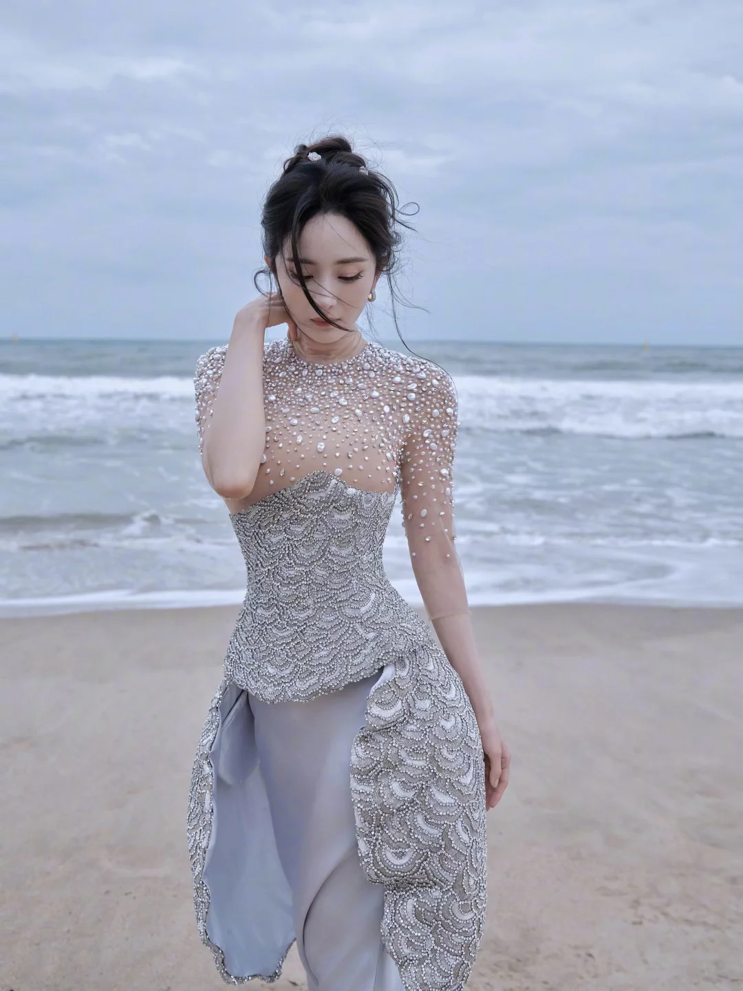 杨幂氛围感红毯海景大片