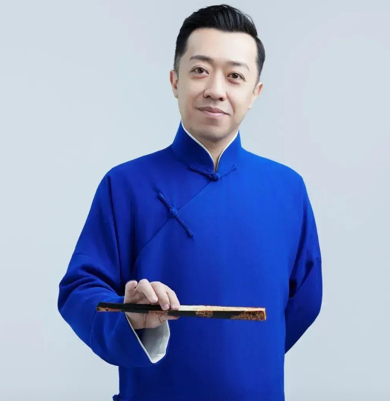 离开德云社最不体面的，应该是何伟，最体面的我想应该是李菁。李菁和何伟、曹云金
