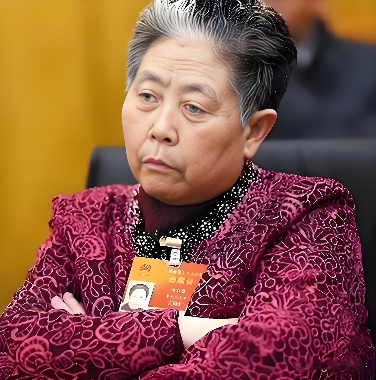 1996年陶华碧四处求人提供玻璃瓶所有人拒绝，只有一家玻璃厂同意，让她每天捡几十