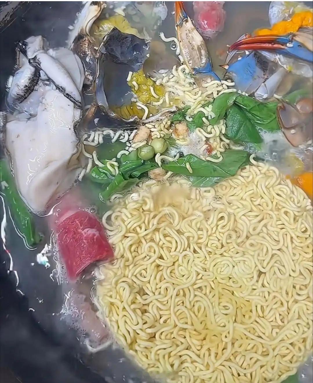 老婆煮的面，有点下不了口