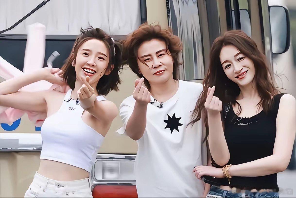 大家不要羡慕李小冉了，我们永远不可能成为她，仅仅一个条件，我们就无法达到，那就是